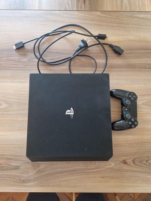 Ps4 pro em ótimo estado