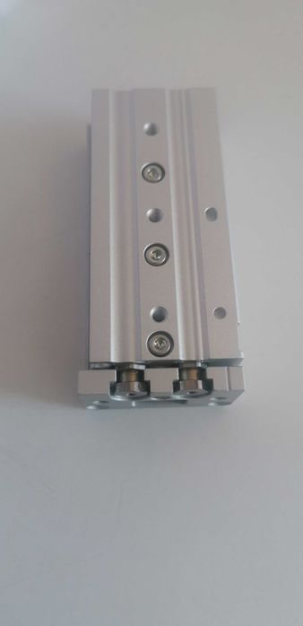 Cilindro Pneumático Smc de mesa linear MXS8-40.