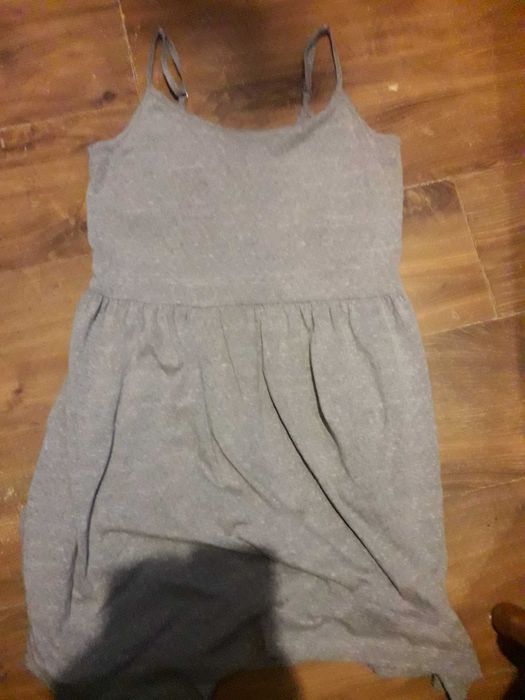 sukienka na ramioczkach