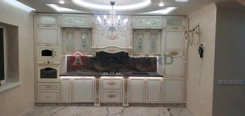 Продам шикарний будинок  М