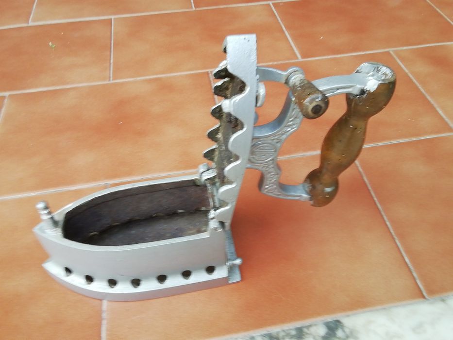 Ferro antigo em ferro