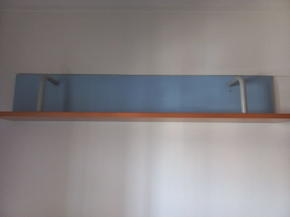 Secretaria e parteleira em pinho