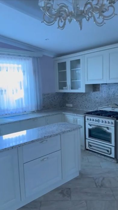 Оренда Будинку 2 бассейна сауна хамман ділянка 12 соток гараж підвал