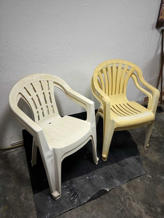 4 Cadeiras de Plástico