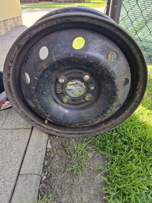 Siedem stalowych felg R14 5.00B x14H ET44.