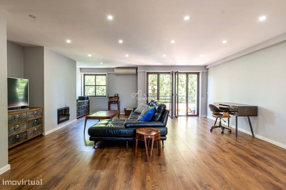 Apartamento T5 Espaçoso para Arrendamento na Parede