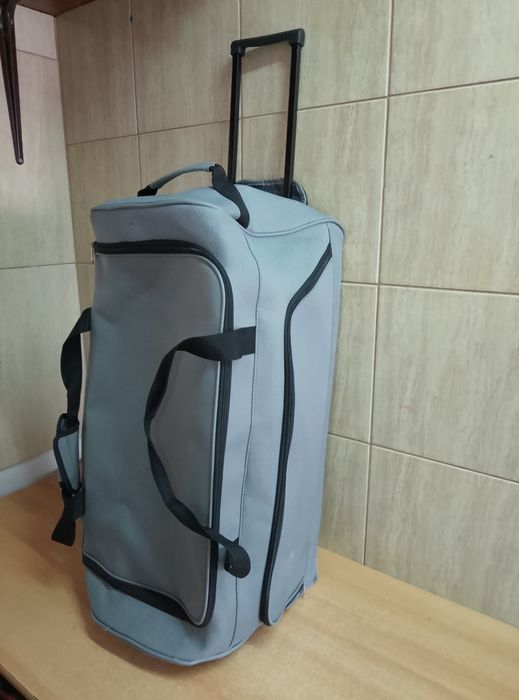 Duża torba podróżna na kółkach 70x35x35 cm 80L