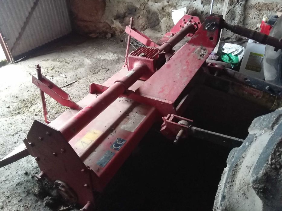 Freza agrícola a funcionar