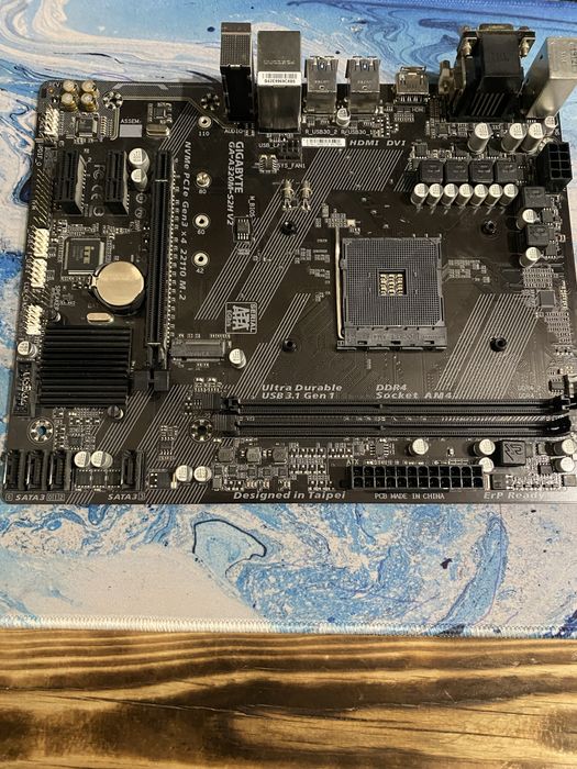 Комплект: Материнская плата Gigabyte GA-A320M