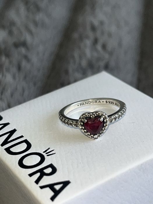 Каблучка "Червоне серце" Pandora