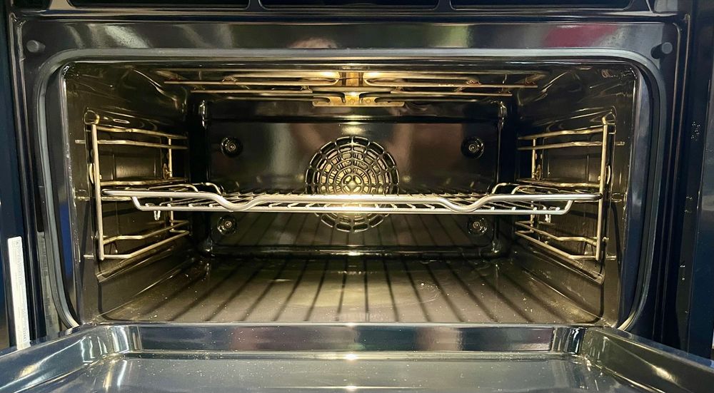 Духова шафа з функцією пароварки Siemens CS636GBS1