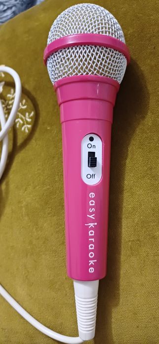 Проводной микрофон Easy Karaoke. 
Предназначен для использования с кар