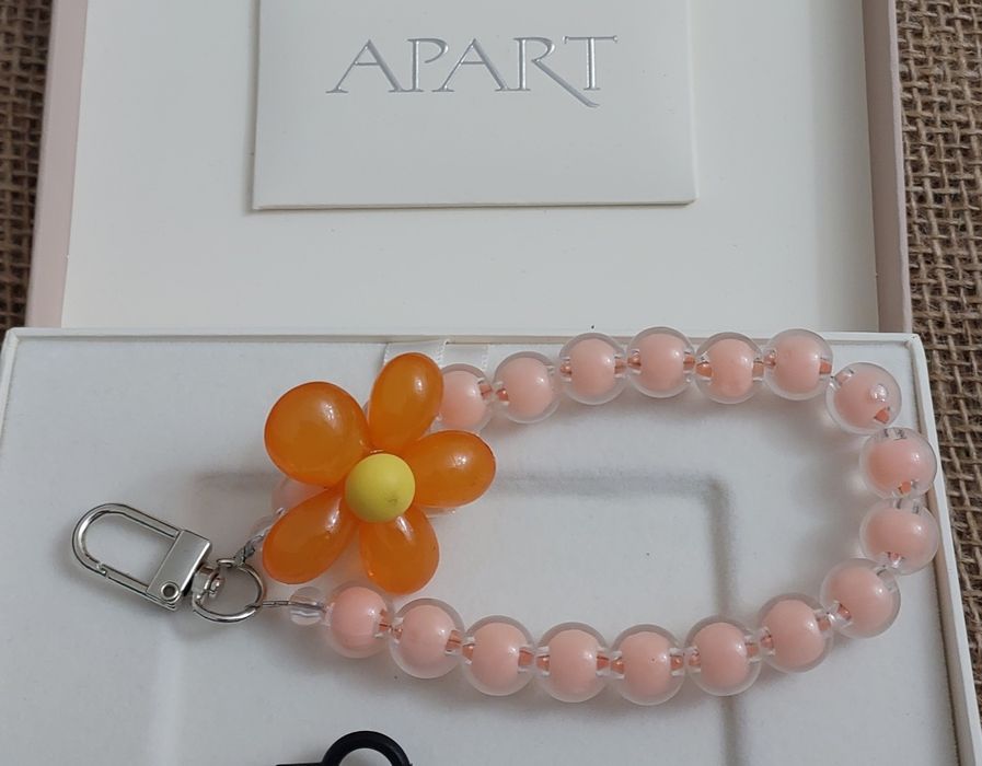 Brelok z kulkami i kwiatkiem