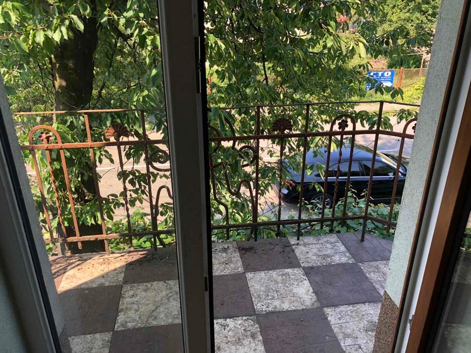 Продаж 2-рівневої квартири з власним подвірʼям