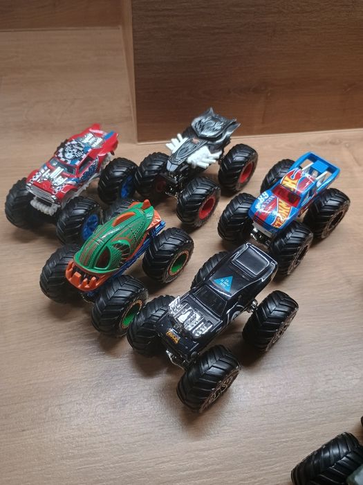 Monster truck hot weels zestaw