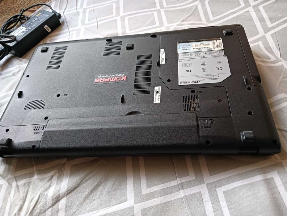 Laptop MSI CR650 procesor AMD HDMI matryca 15,6' RAM DDR3 windows 10