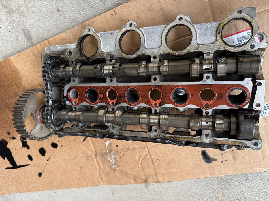 головки блоку циліндрів із розподільними валами (розпредвалами)