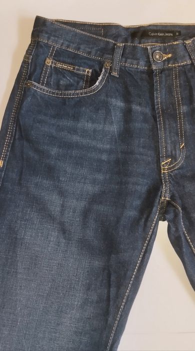 Джинси з потертостями