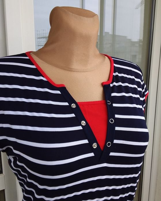 Letnia sukienka w granatowo-białe paski