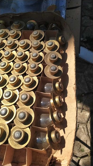 Лампы накаливания 12v 40w. новые. подойдут в инкубатор.