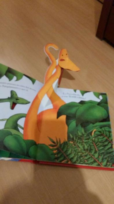 Livro "Harry e a caça ao Dinossauro" Civilização Editora com pop-ups