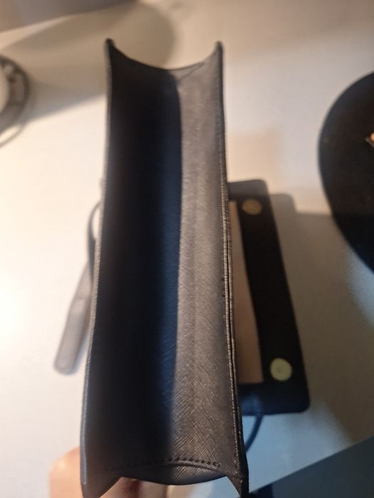 Bolsa dkny como nova