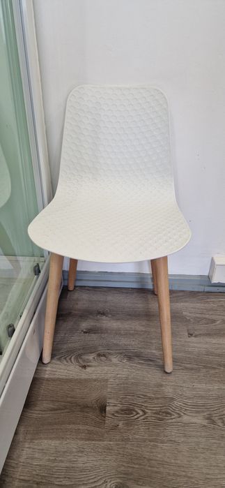 3 Cadeira confortavel branca