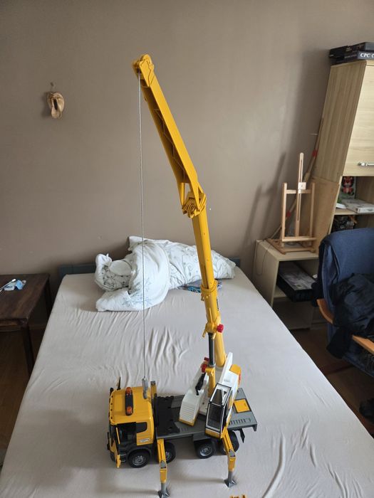 Zabawka bruder dźwig scania