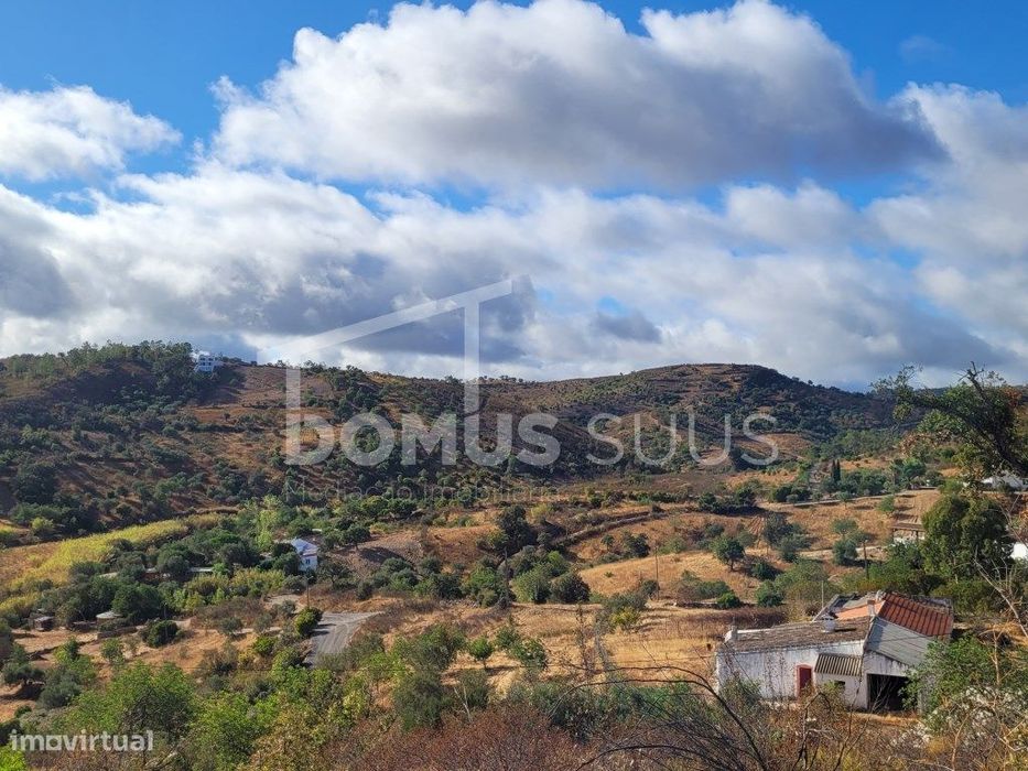 Moradia térrea localizada em zona calma