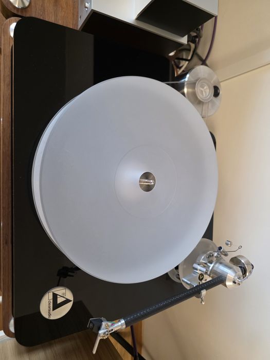 Gramofon referencyjny Clearaudio Champion Level II plus dodatki.