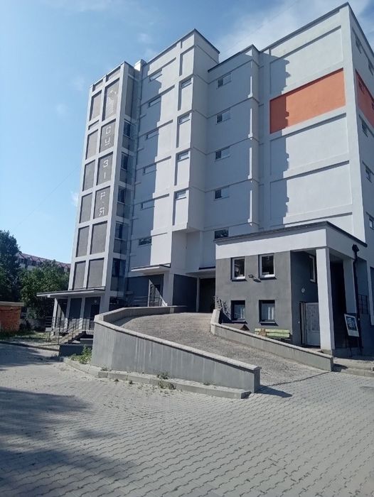 Продаж гаража у багаторівневому паркінгу з охороною і відеонагляд