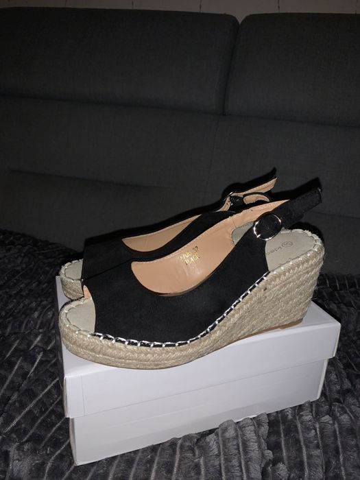 Buty na koturnie