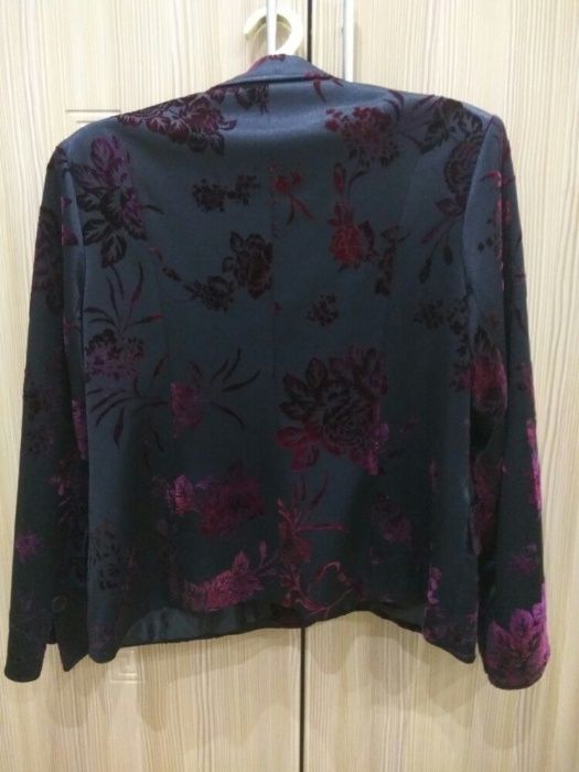 Пиджак нарядный фактурный в бордовый цветок