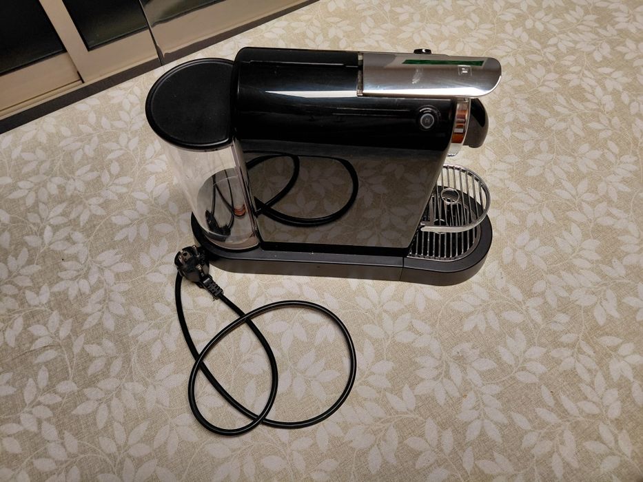 Maquina café NESPRESSO - delonghi - como nova