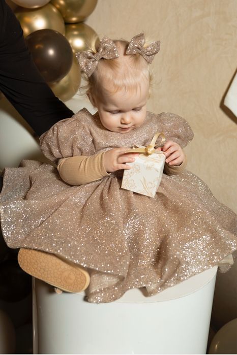 Продам святкову сукню на рочок півтора