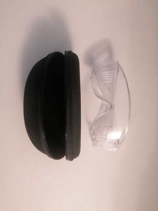 Boné, e óculos de airsoft