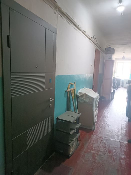 Продається окрема кімната 19м2 метро Нивки