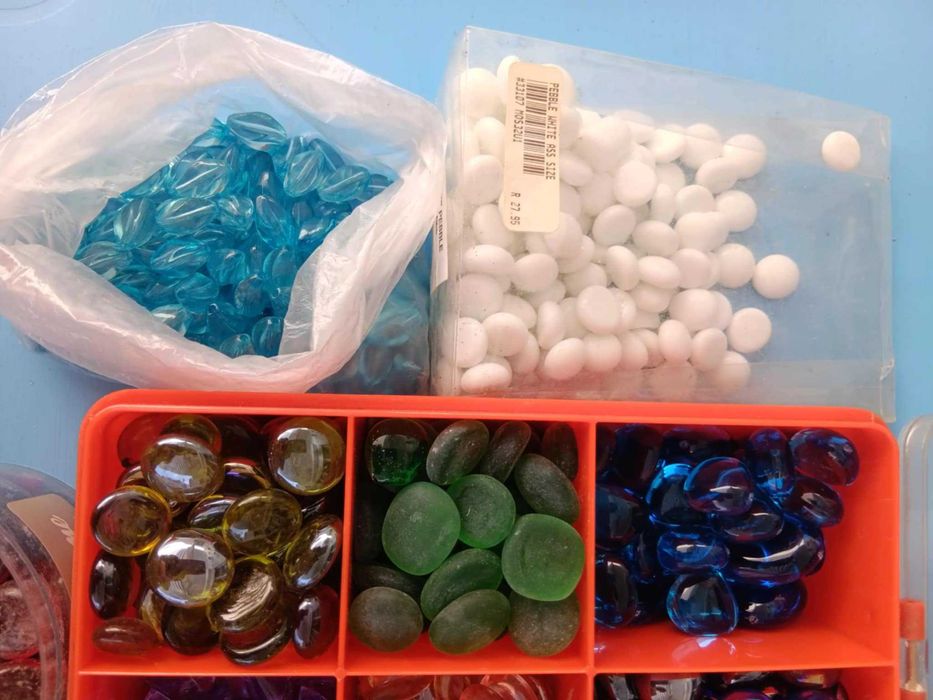 conjunto de pedras para trabalhos decorativos