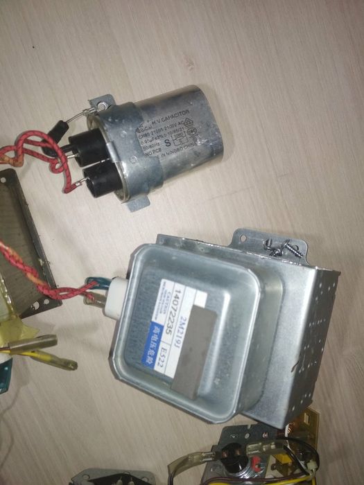 Запчасти микроволновки Ariston MWH 2021