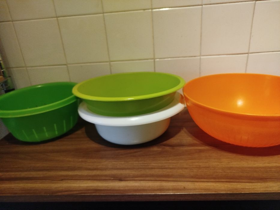 Vários em plásticos