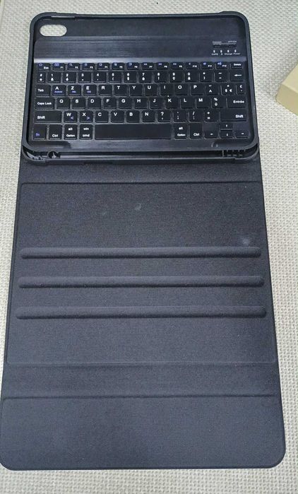Etui z klawiaturą do tabletu