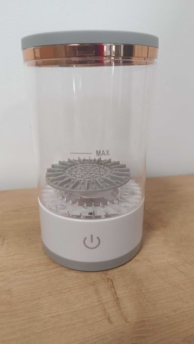 Automatyczna myjka do pędzli do makijażu