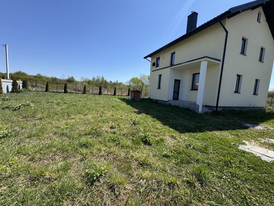 Продаж окремого будинку в Конопниці
