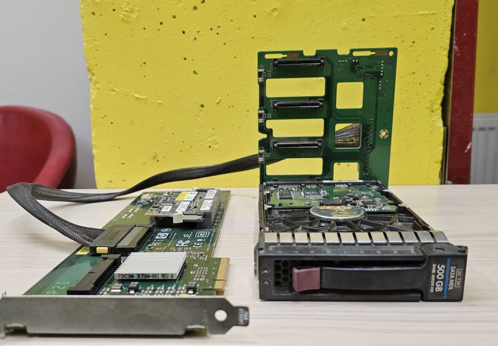 Macierz RAID PCI 4 dyski Hewlett Packard HPK-HSTNM-B010 Smart Array