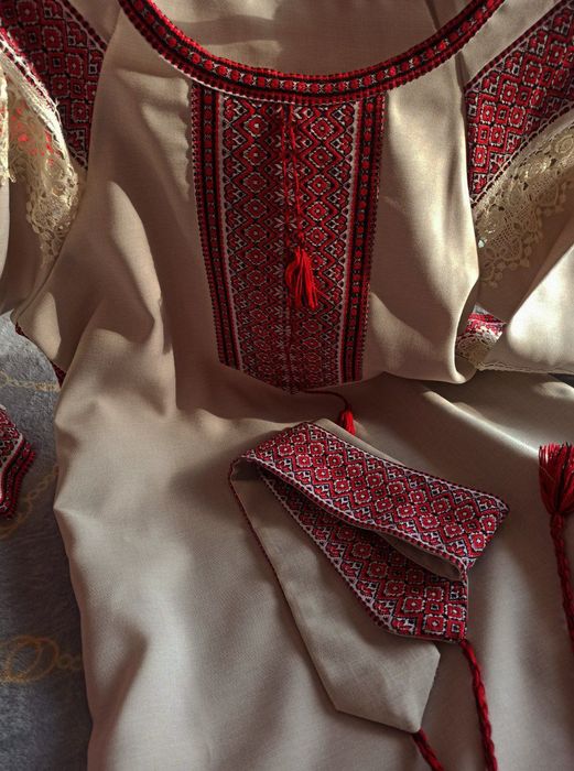 жіноча вишивана сукня