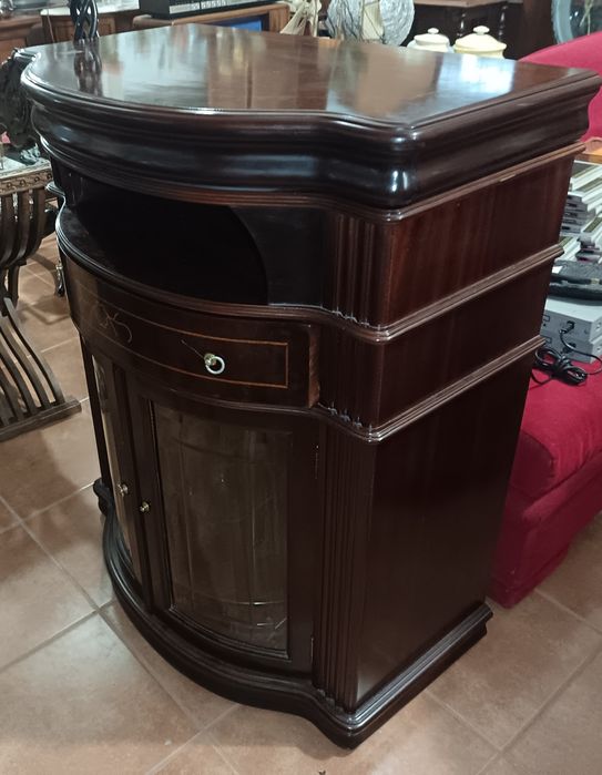 Móvel TV rotativo com bar