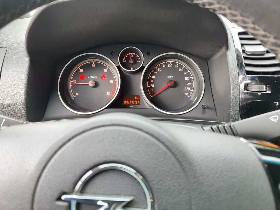 1.7d 125коней КАПСУЛА zafira 7 місць