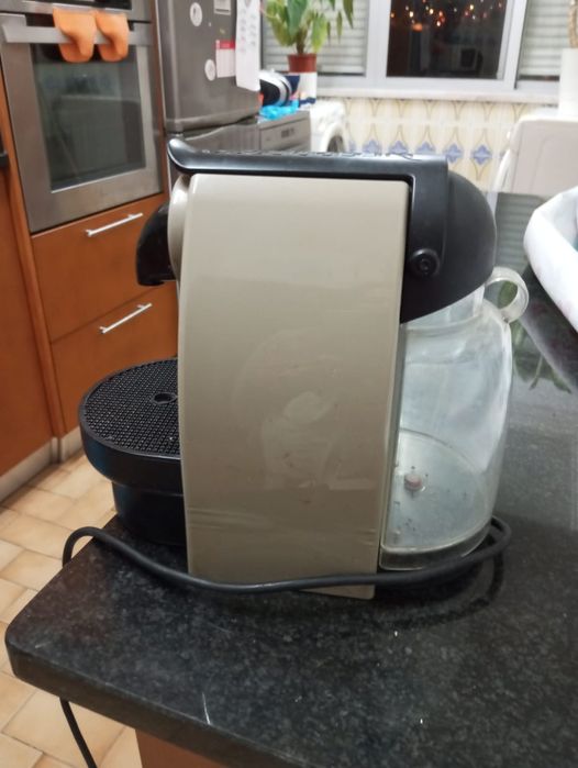 Maquina cafe nespresso avariada