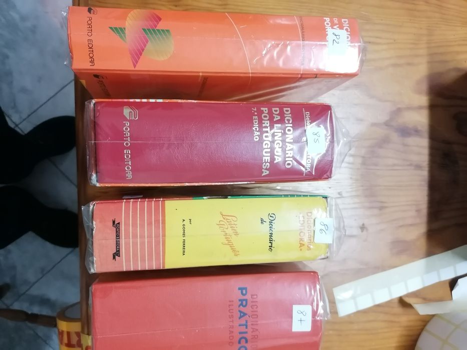 Vários dicionários