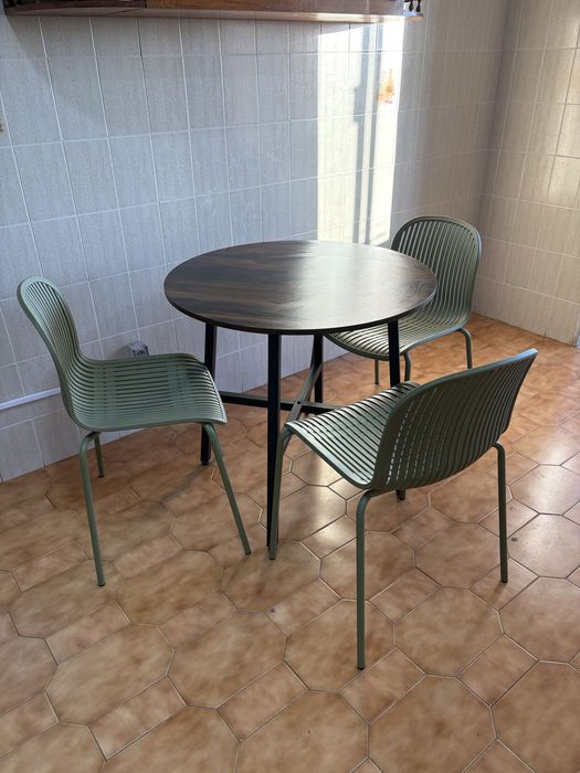Mesa com cadeiras